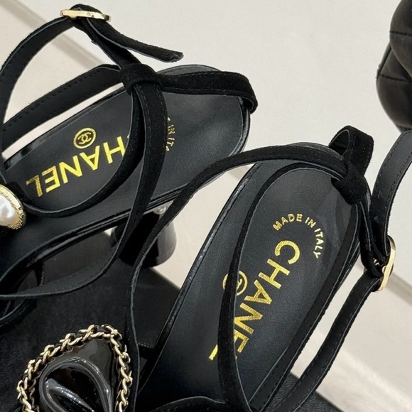 100% authentic Chanel bow heels with pearl embellishment for charity sale - Picture 6 of 12